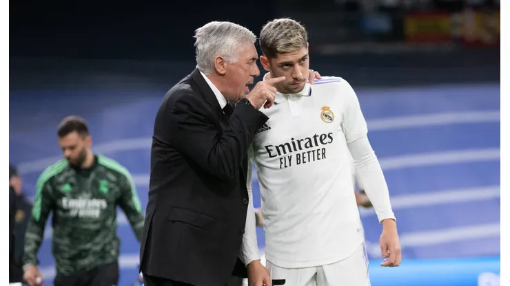 Federico Valverde y Carlo Ancelotti en un encuentro de Real Madrid.