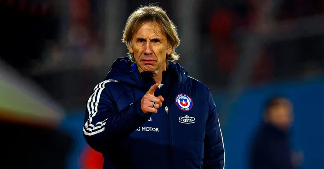 Gareca dirigiendo a Chile. (Foto: IMAGO)