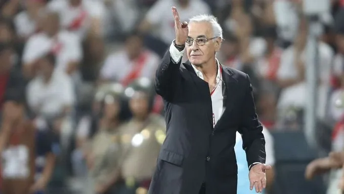 Jorge Fossati dirigiendo a la Selección Peruana. (Foto: Twitter).
