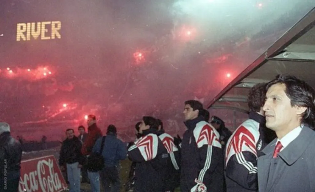 Ramón Díaz dirigiendo en River Plate. (Foto: Twitter).