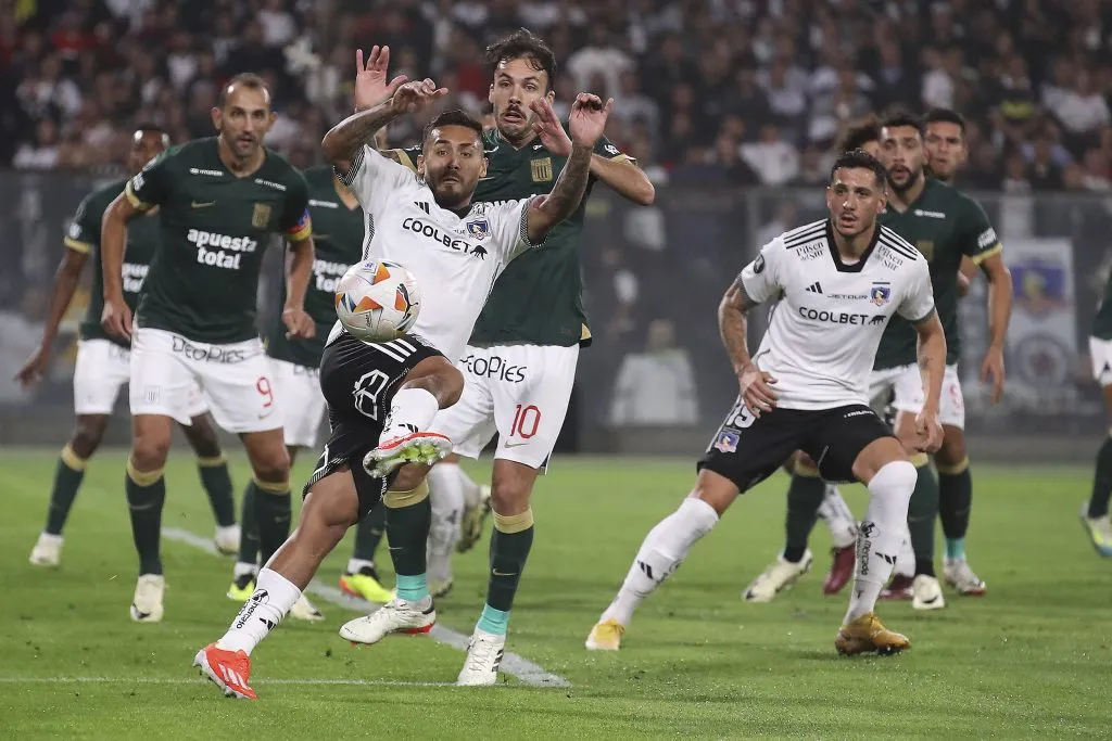 Sebastián Rodríguez jugando contra Colo Colo. (Foto: IMAGO).