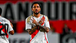 Sergio Peña jugando para Perú y pensando en volver a Alianza Lima.