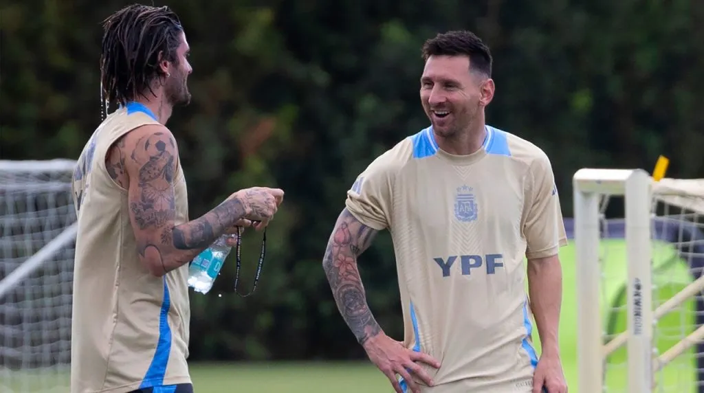 Rodrigo de Paul y Leo Messi. (Foto: Getty Images)