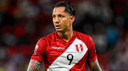 Gianluca Lapadula jugando en Perú.