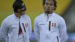 Tres jugadores en capilla de la Selección Peruana