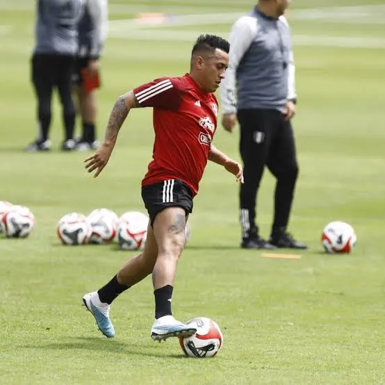 Christian Cueva entrenando en la Selección Peruana. (Foto: FPF).