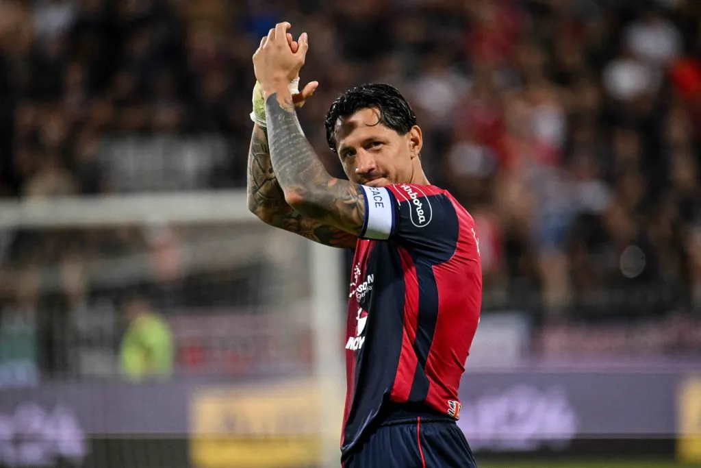 Gianluca Lapadula en uno de los últimos partidos con Cagliari. (Foto: IMAGO)-