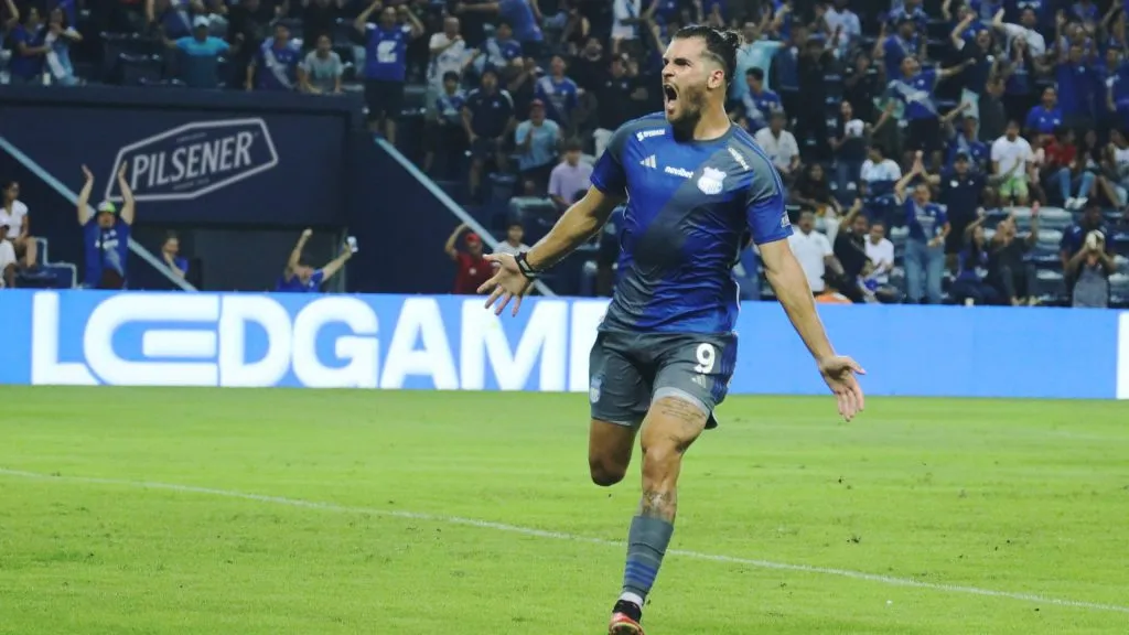Facundo Castelli no tiene segura su continuidad en Emelec. Foto: IMAGO.