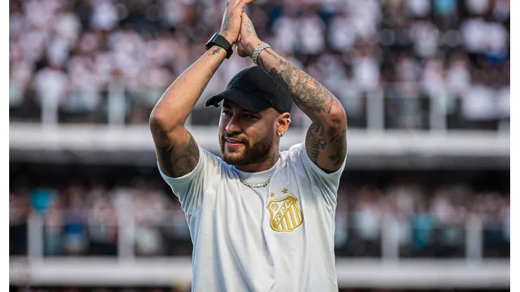 Neymar en su última visita al Santos de Brasil.