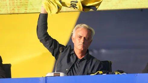 José Mourinho durante una presentación para la historia de Fenerbahce.