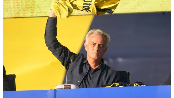 José Mourinho durante una presentación para la historia de Fenerbahce.