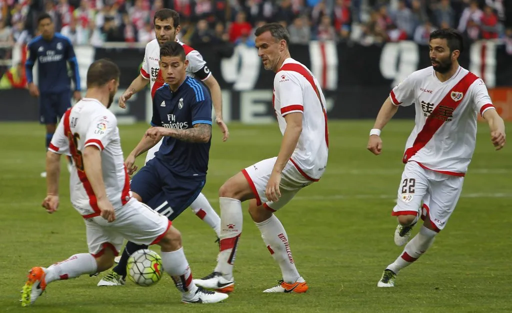 James Rodríguez con el Real Madrid frente a Rayo Vallecano en la temporada 2015/2016.