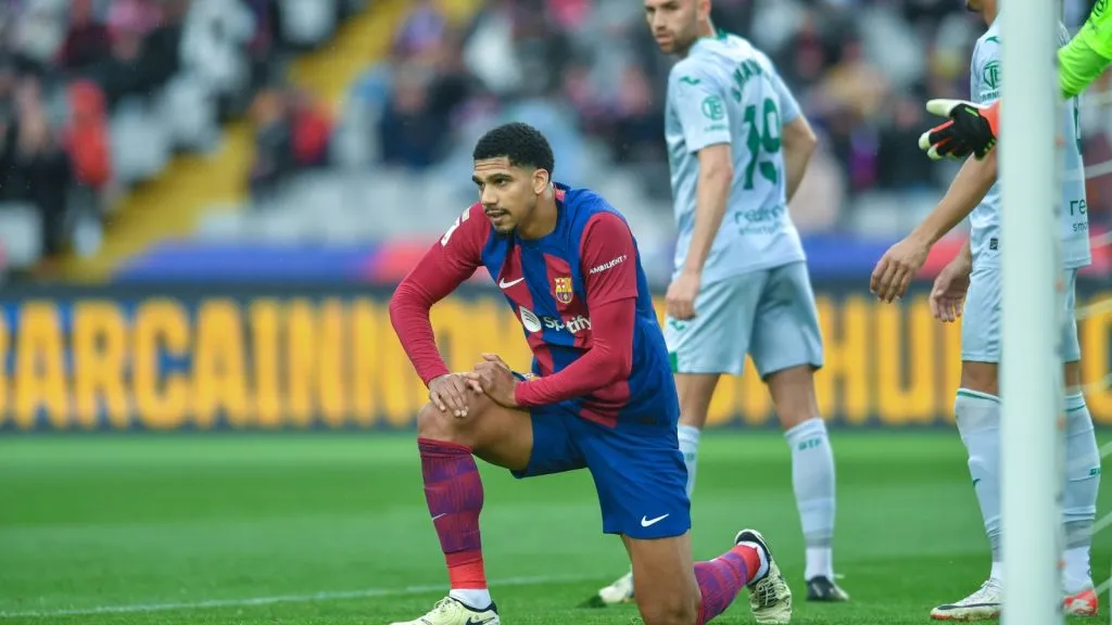 Barcelona no cuenta con Ronald Araújo en sus entrenamientos hasta finales de noviembre: IMAGO
