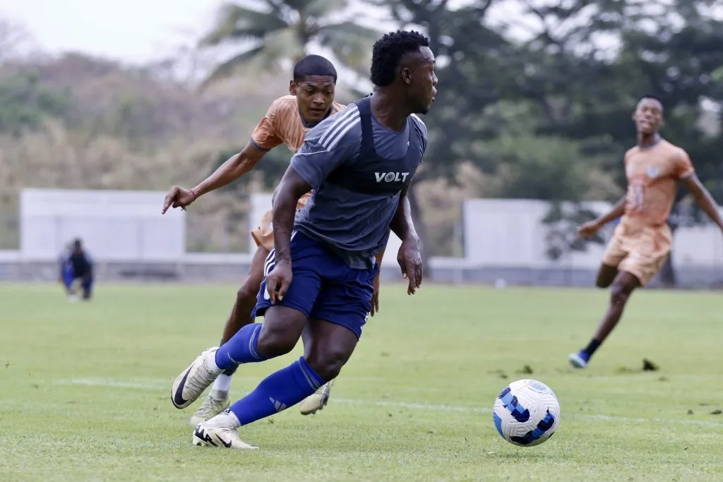 Maicon Solis sería titular en el once de Emelec. (Foto: @CSEmelec)