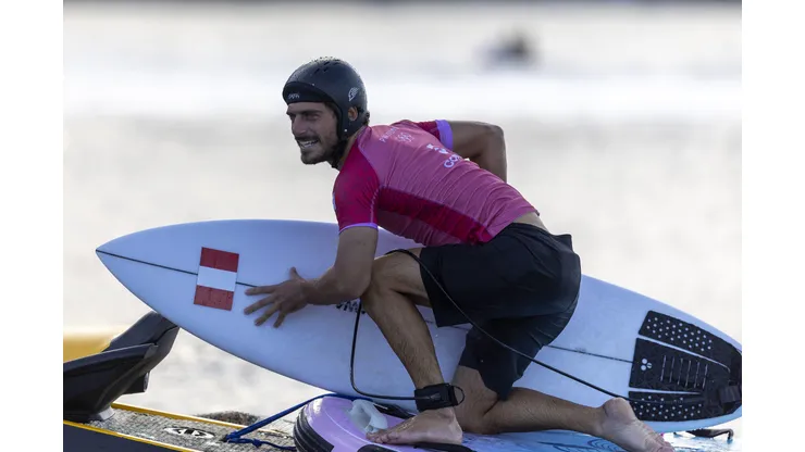 Alonso Correa a cuartos de final en Surf