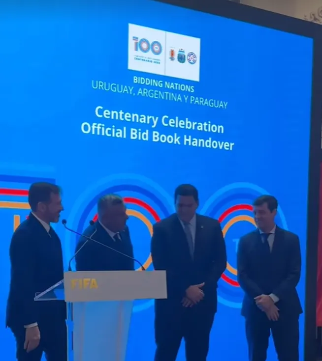 Alejandro Domínguez, Claudio Tapia, Robert Harrison e Ignacio Alonso en la presentación del Bid Book.