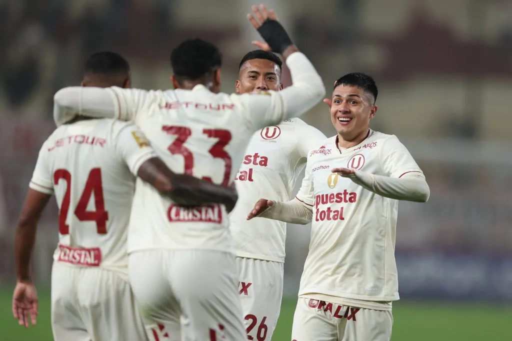 Jairo Concha celebrando un gol en Universitario de Deportes. (Foto: IMAGO).