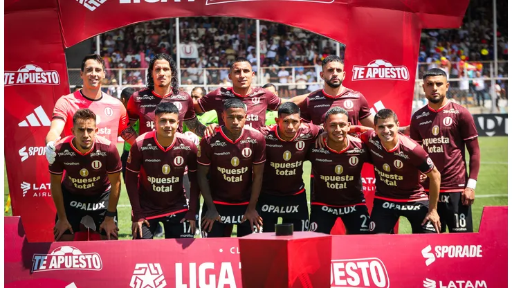 Alineación titular de Universitario contra Alianza Lima