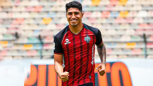 Luis Iberico jugando para FBC Melgar de Perú.
