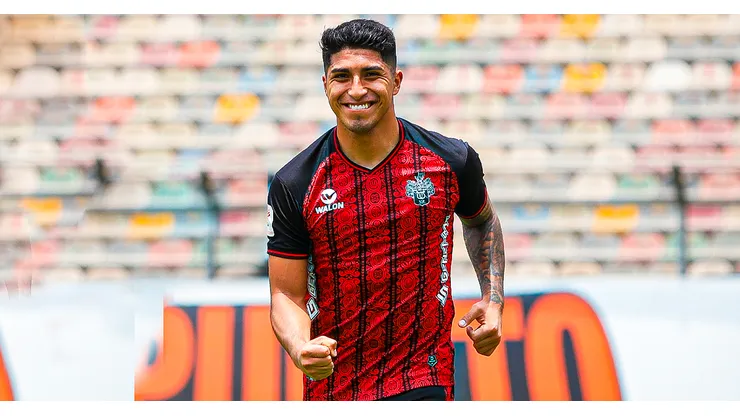 Luis Iberico jugando para FBC Melgar de Perú.