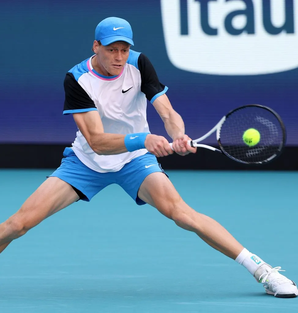 Jannik Sinner tiene amigdalitis.