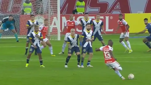 Valencia casi se manda un golazo digno del Puskas