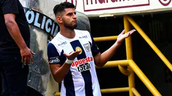 Carlos Zambrano jugando en el Alianza Lima vs. Universitario.