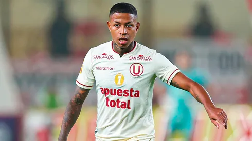 Andy Polo jugando para Universitario.