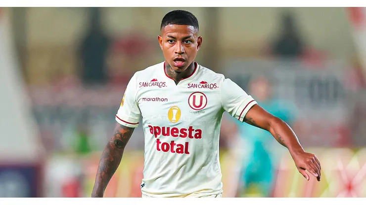 Andy Polo jugando para Universitario.