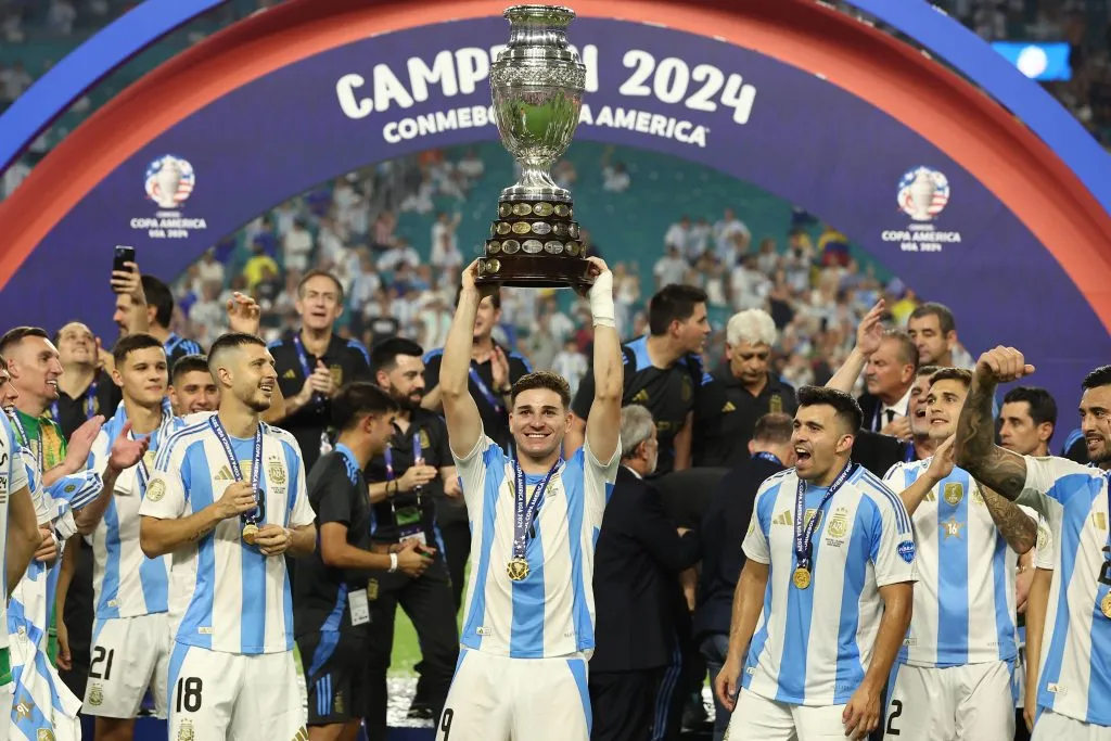 Durante la Copa América, los rumores acercaron a Julián Álvarez al Atlético de Madrid. Sin embargo, seguirá en el Manchester City.