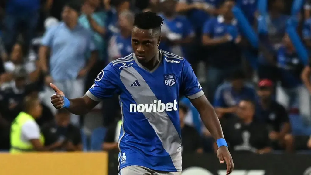 La salida de Carabalí deja con 0 ingresos a Emelec. (Foto: El Universo)