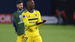 Luis Advíncula elogiado y criticado por los hinchas