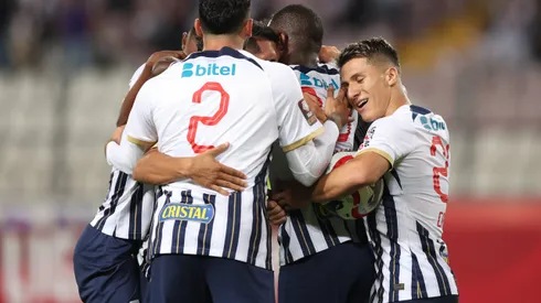 Crack de Alianza Lima muere por jugar en la Selección Peruana