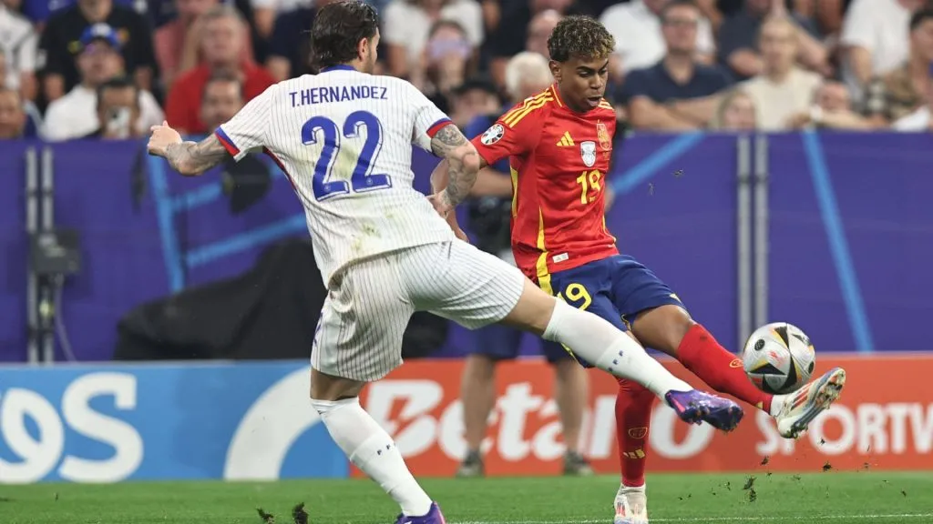 El golpeo de Lamine Yamal que le convierte en historia del fútbol: IMAGO