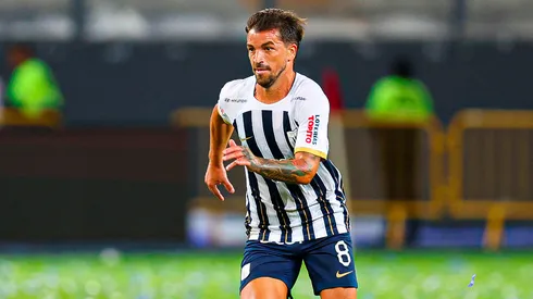 Gabriel Costa jugando en Alianza Lima de Perú.