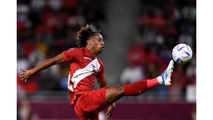 André Carrillo confronta al hincha de la Selección Peruana