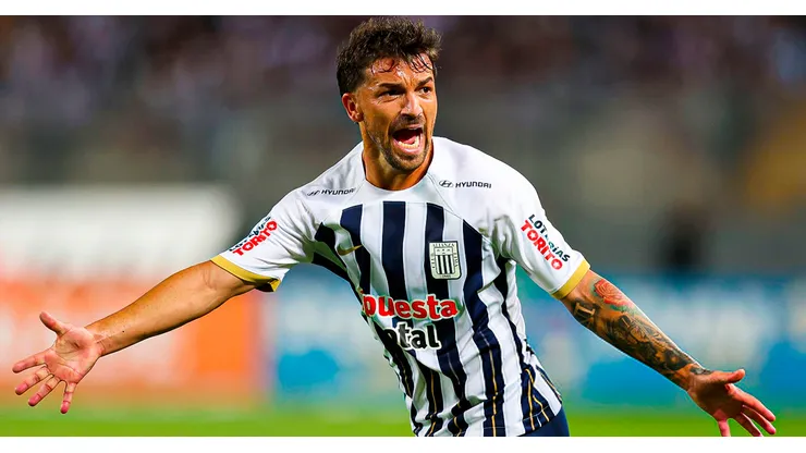 Gabriel Costa jugando para Alianza Lima.