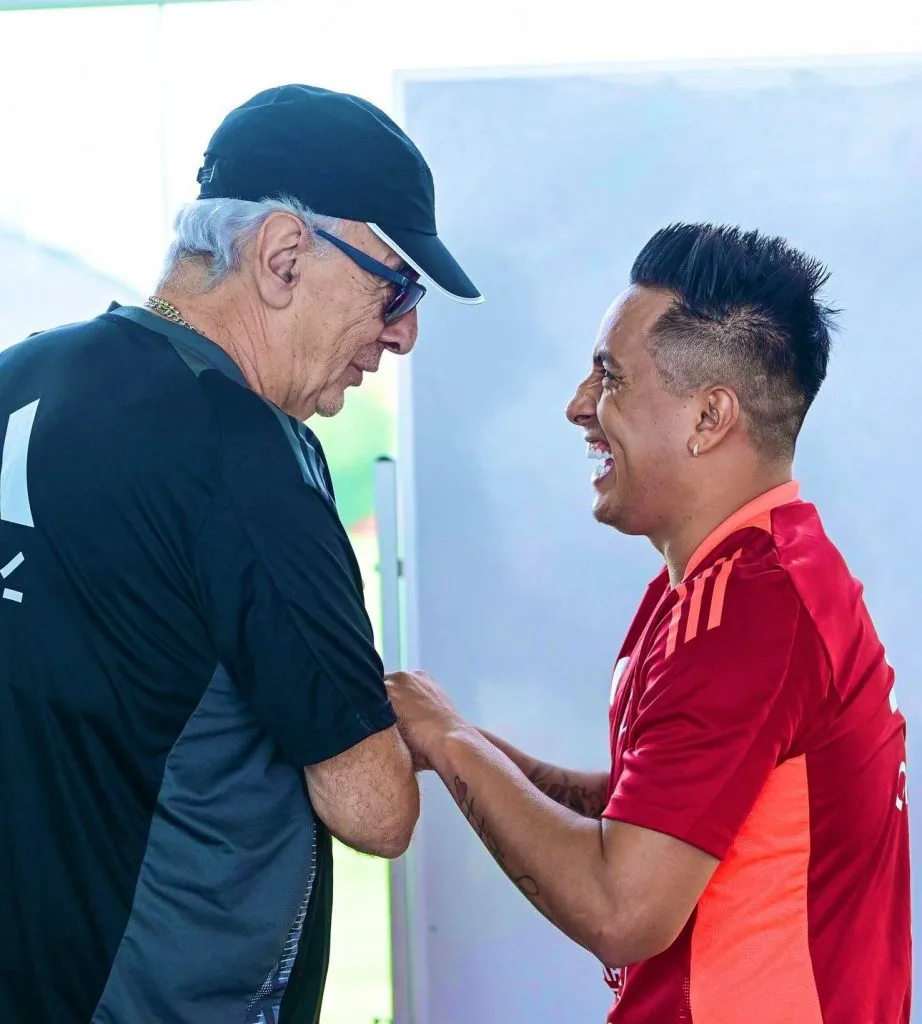 Jorge Fossati junto a Christian Cueva. (Foto: FPF).