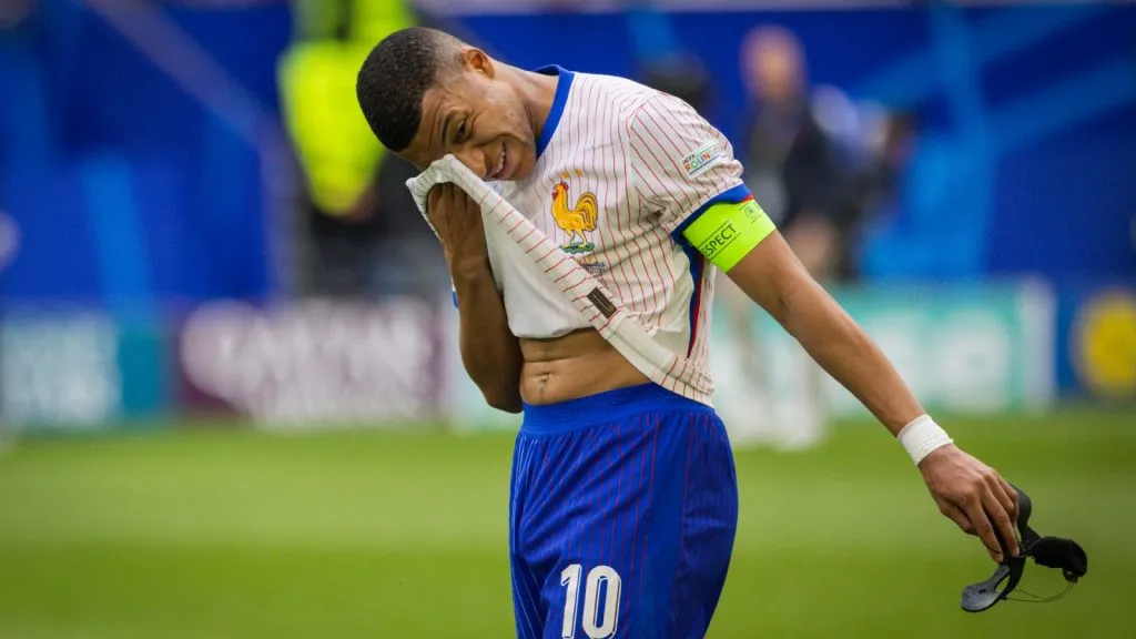 Mbappé nunca ha negado la incomodidad de jugar con su máscara: IMAGO