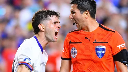 Árbitro peruano le negó saludo a crack en Copa América