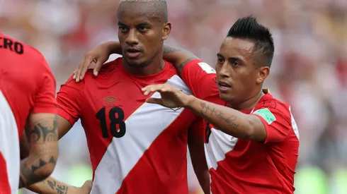 Christian Cueva y André Carrillo de juerga en discoteca