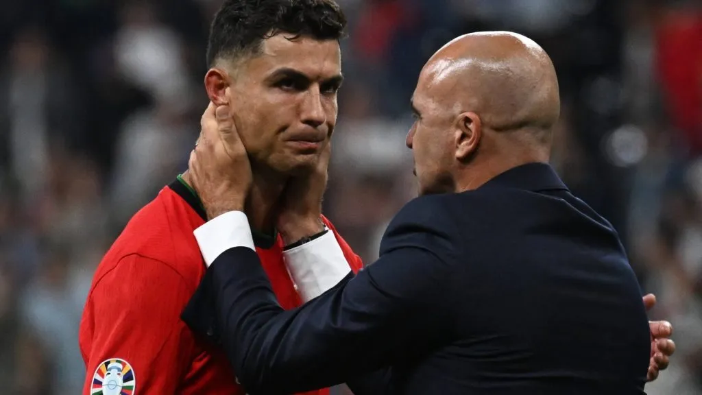 Roberto Martínez consoló a CR7 tras su fallo ante Eslovenia: IMAGO