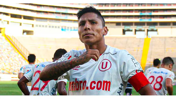 Raúl Ruidíaz cuando jugaba en Universitario.