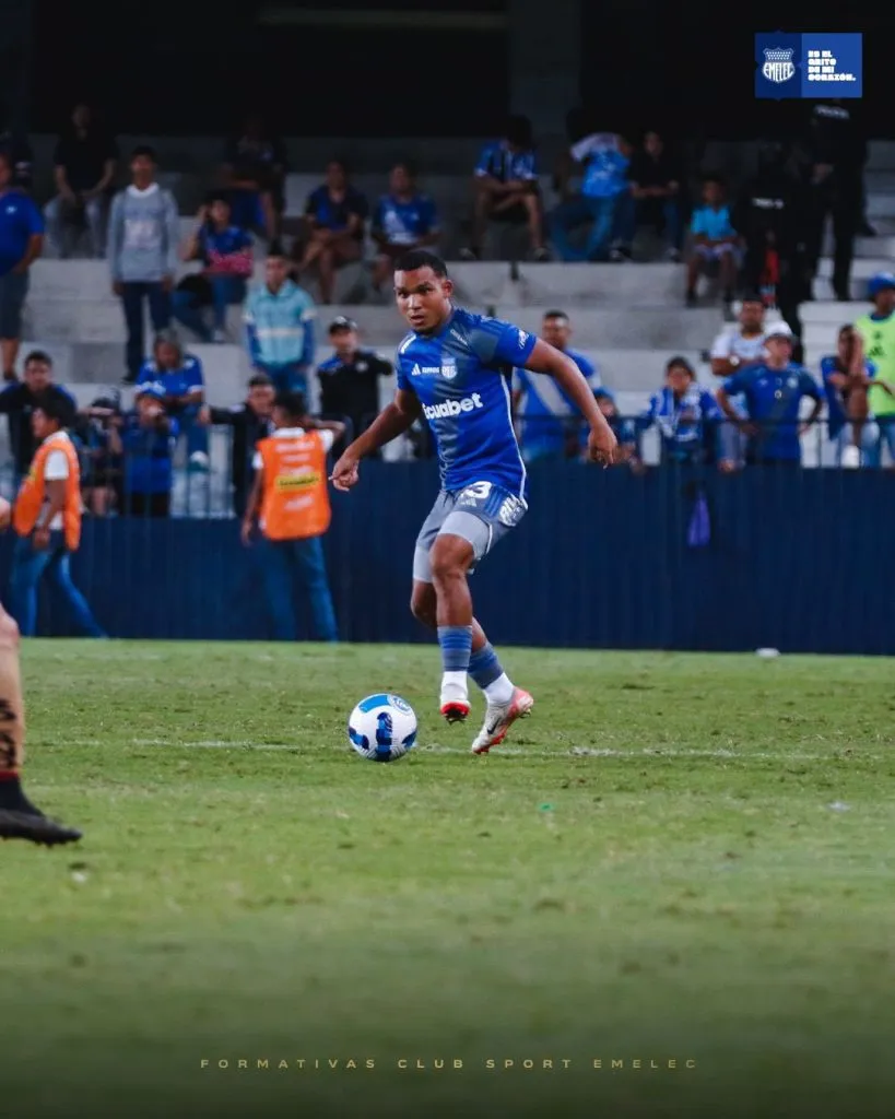 Elkin Muñoz debutó en esta etapa con Emelec. (Foto: @CSEmelec)