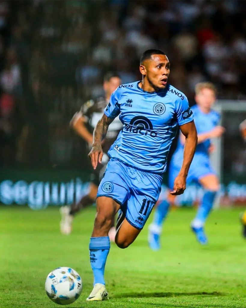 Bryan Reyna jugando en Belgrano. (Foto: Twitter).