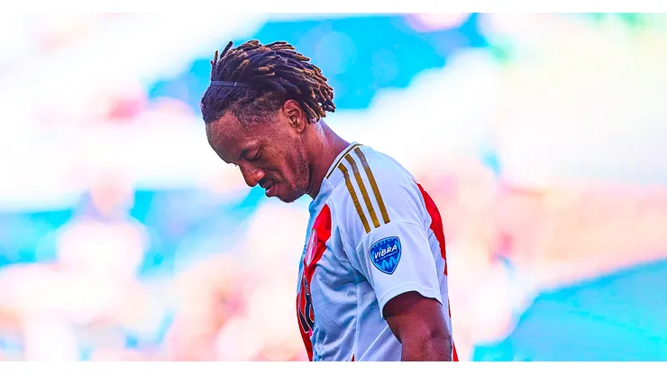 André Carrillo jugando para Perú.