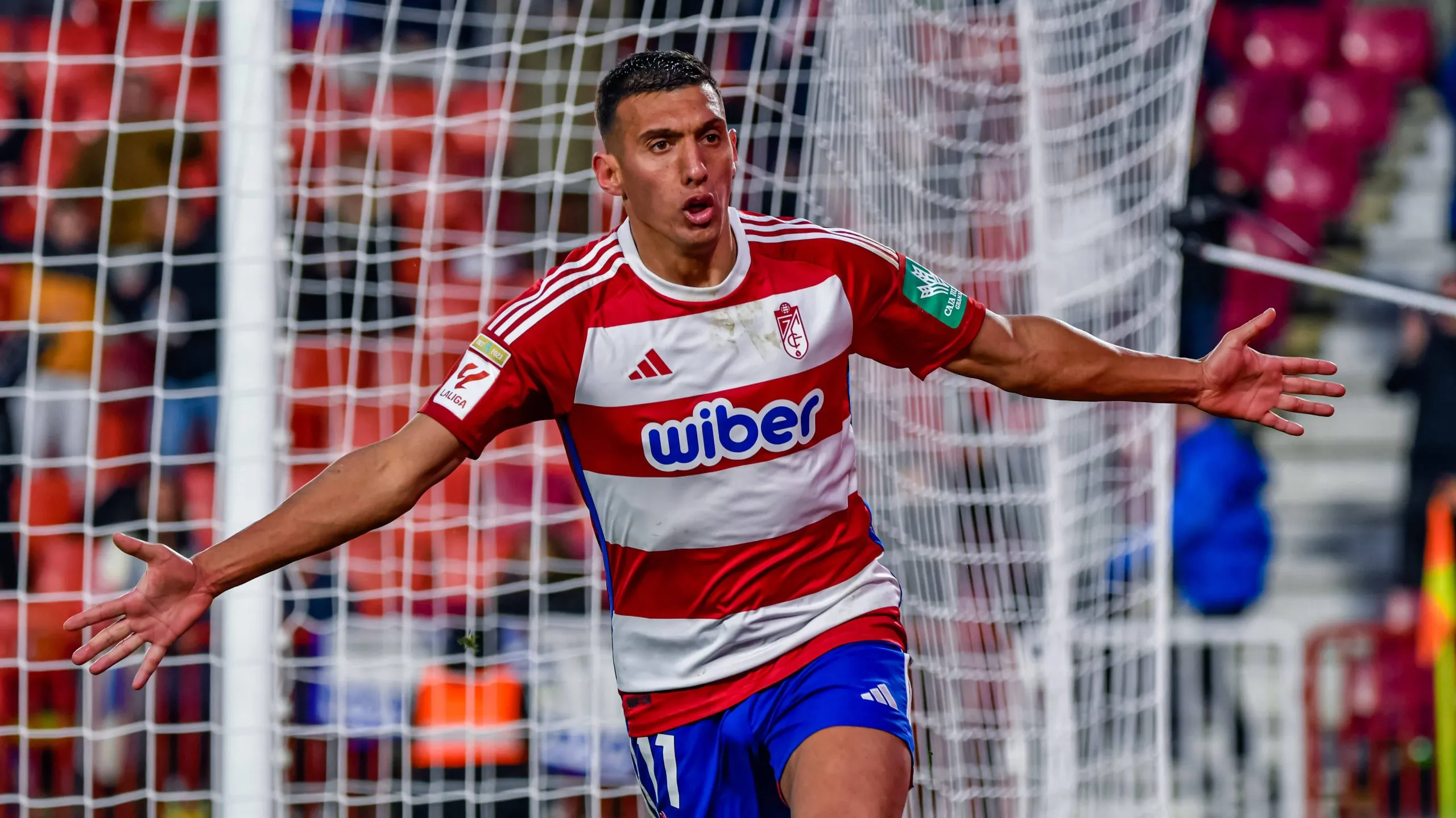 Myrto Uzuni, el nueve que quiere el Rayo Vallecano.