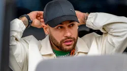 Neymar niega que se haya ofrecido al Barcelona.