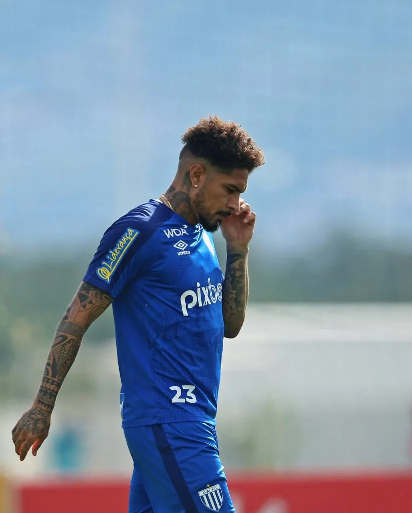 Paolo Guerrero entrenando en el Avaí de Brasil. (Foto: IMAGO).