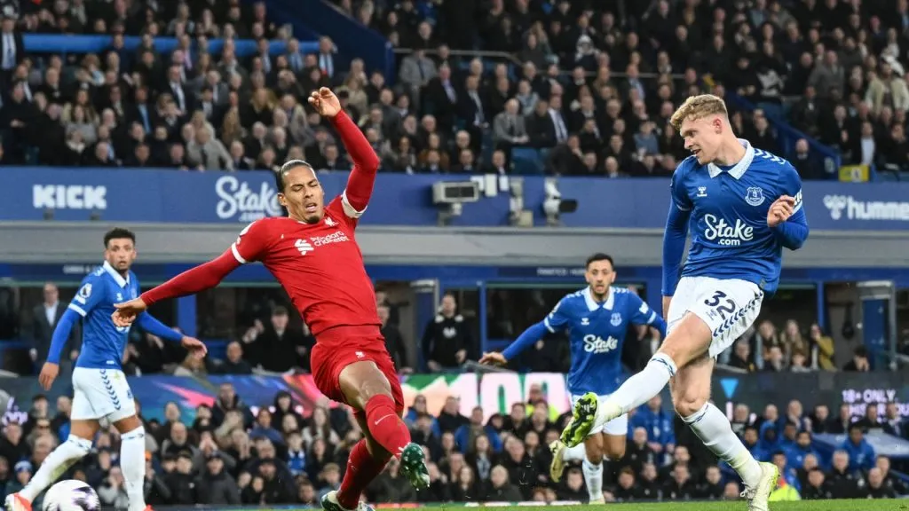 Branthwaite marcó al Liverpool la temporada pasada en el derbi de Merseyside: IMAGO
